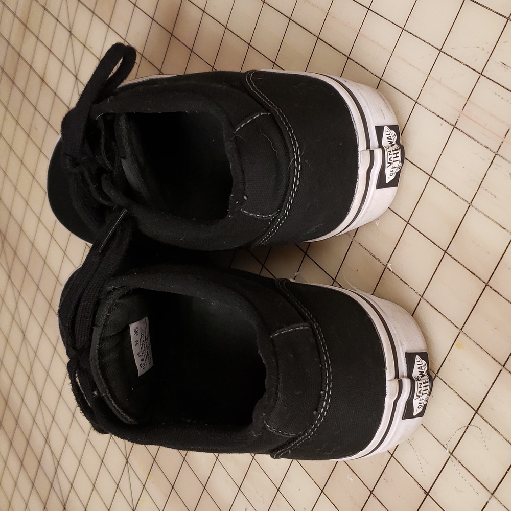 Shose - Picture 2 of 3